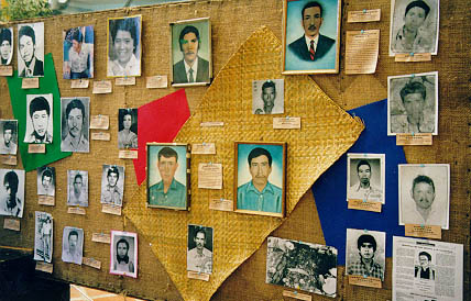 wall3.jpg (54797 bytes)